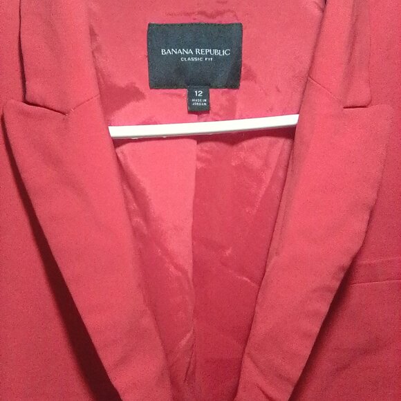 Women's blazer by Banana Republic. - Picture 2 of 6